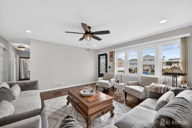 14 Sunnyside Drive, Carteret, NJ 07008