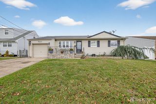 14 Sunnyside Drive, Carteret, NJ 07008