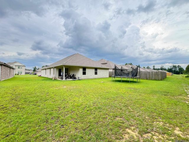 13295 Fowler Dr, Walker, LA 70785