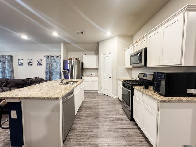 13295 Fowler Dr, Walker, LA 70785