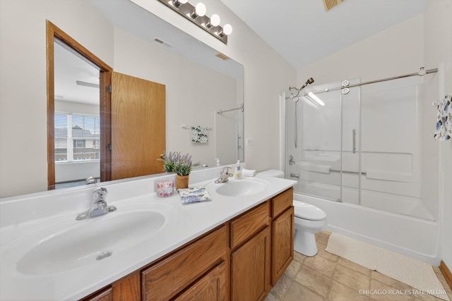 1453 Millbrook Drive, Algonquin, IL 60102