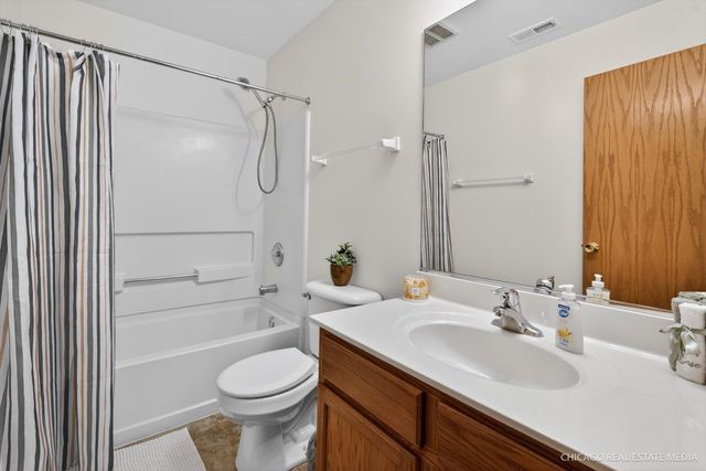 1453 Millbrook Drive, Algonquin, IL 60102