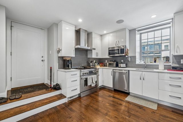 225 Dorchester Street 27, Boston, MA 02127