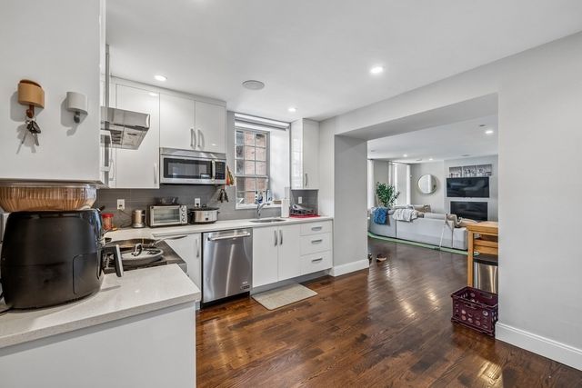 225 Dorchester Street 27, Boston, MA 02127