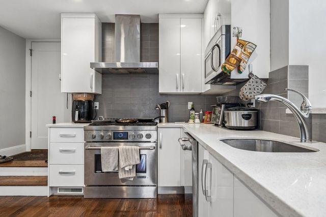 225 Dorchester Street 27, Boston, MA 02127
