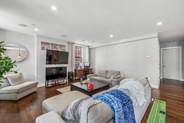 225 Dorchester Street 27, Boston, MA 02127