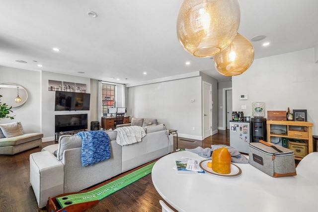 225 Dorchester Street 27, Boston, MA 02127