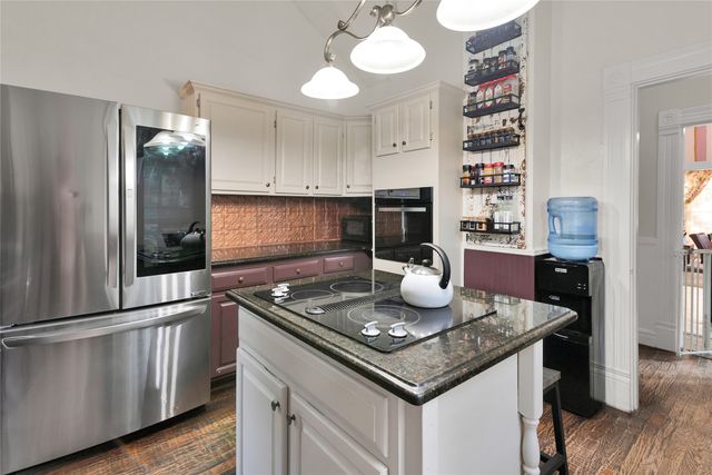 823 S Crockett Street, Sherman, TX 75090