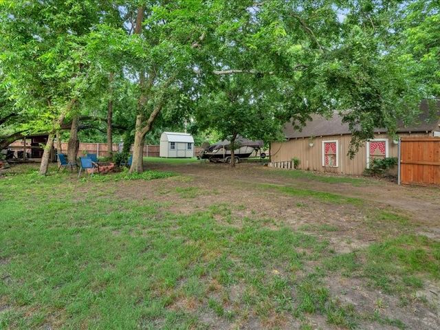 823 S Crockett Street, Sherman, TX 75090