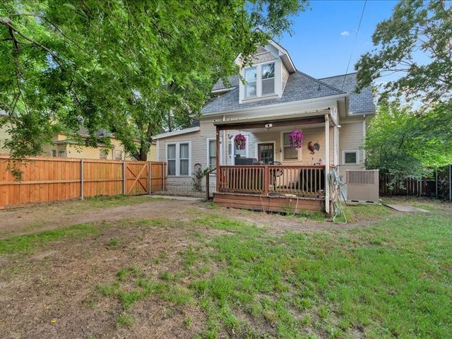 823 S Crockett Street, Sherman, TX 75090