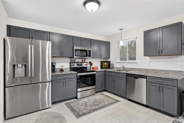 10 Majestic Lakes Court, Moscow Mills, MO 63362