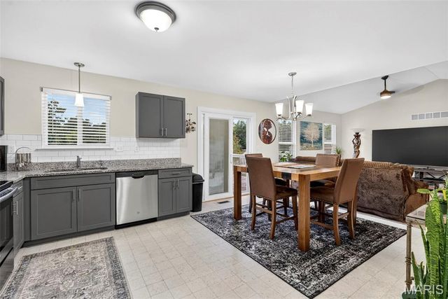 10 Majestic Lakes Court, Moscow Mills, MO 63362