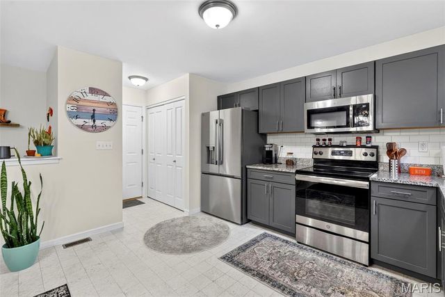 10 Majestic Lakes Court, Moscow Mills, MO 63362