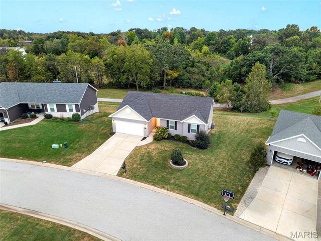10 Majestic Lakes Court, Moscow Mills, MO 63362