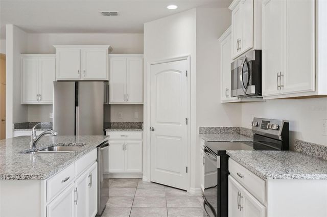 16031 PEBBLE BLUFF LOOP, Winter Garden, FL 34787