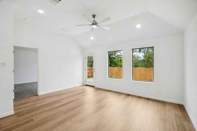 176 Hornet ST, Elgin, TX 78621