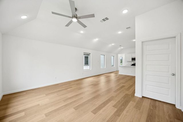 176 Hornet ST, Elgin, TX 78621