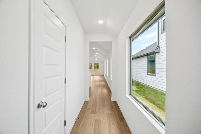 176 Hornet ST, Elgin, TX 78621