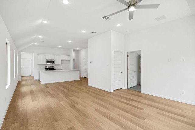 176 Hornet ST, Elgin, TX 78621