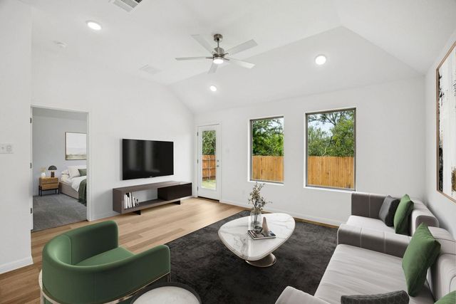 176 Hornet ST, Elgin, TX 78621