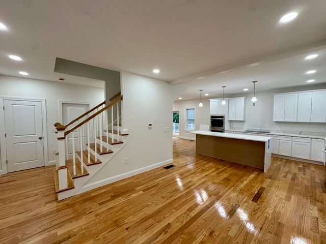 344 Hilldale Ave, Haverhill, MA 01832