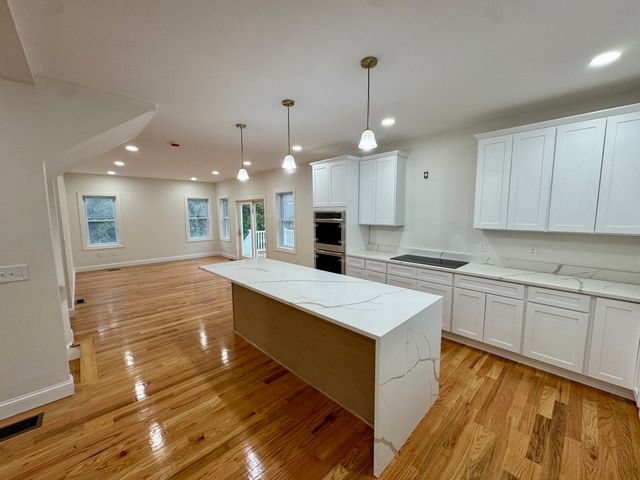 344 Hilldale Ave, Haverhill, MA 01832