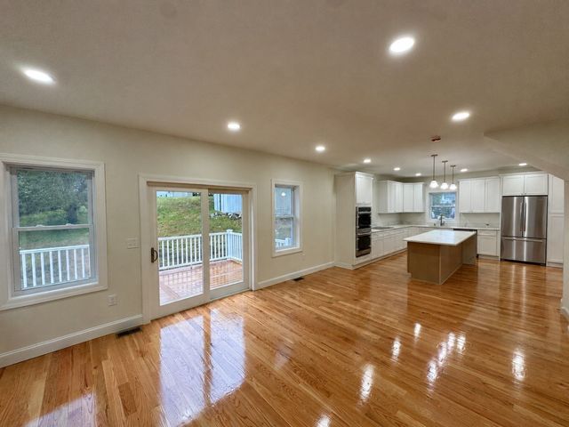 344 Hilldale Ave, Haverhill, MA 01832