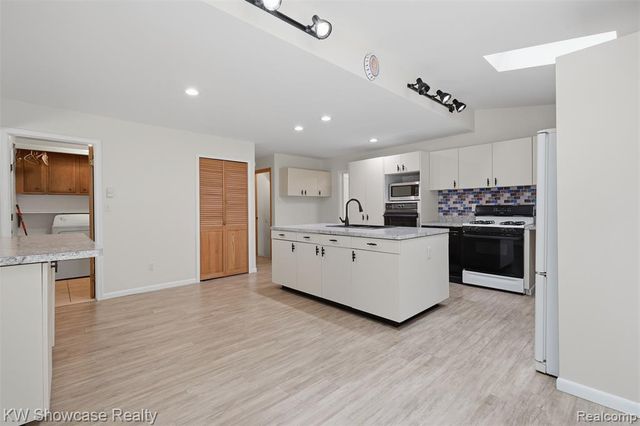 7125 Ridgewood Road, Clarkston, MI 48346