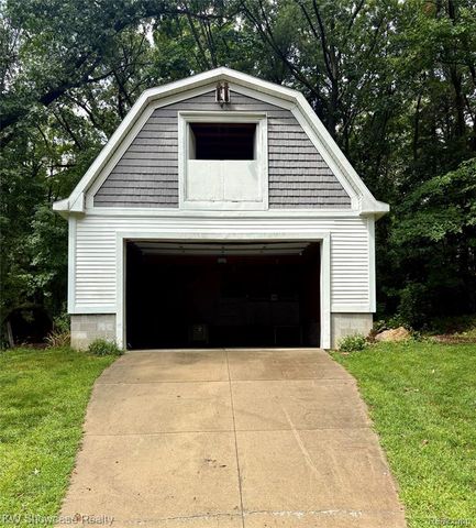 7125 Ridgewood Road, Clarkston, MI 48346