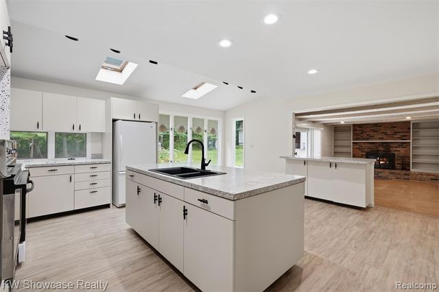 7125 Ridgewood Road, Clarkston, MI 48346