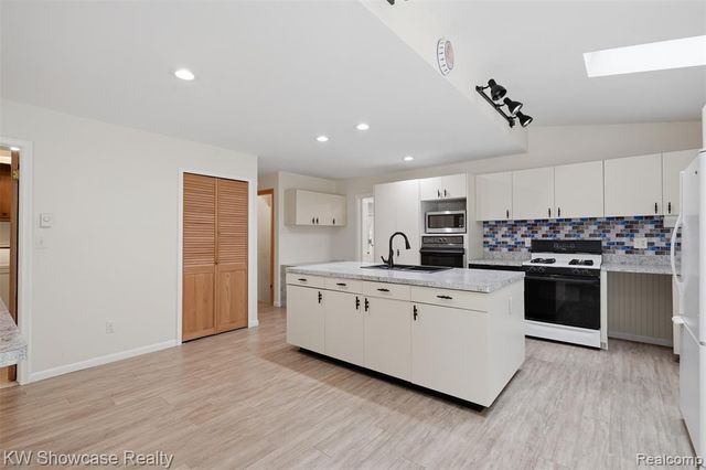 7125 Ridgewood Road, Clarkston, MI 48346