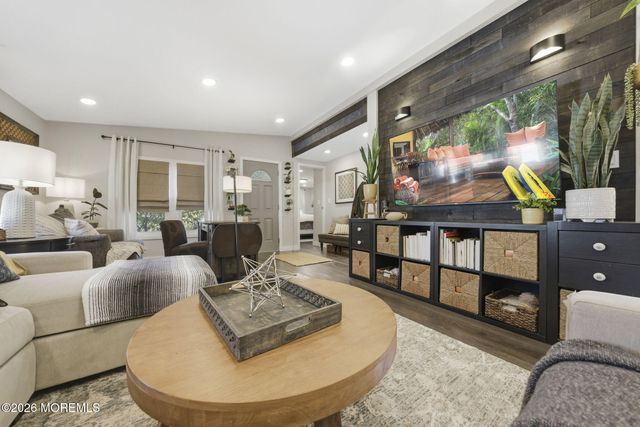 70 Deer Way, Manalapan, NJ 07726