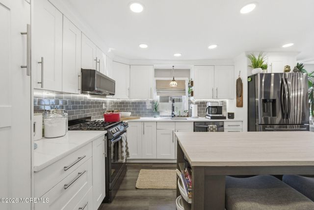 70 Deer Way, Manalapan, NJ 07726