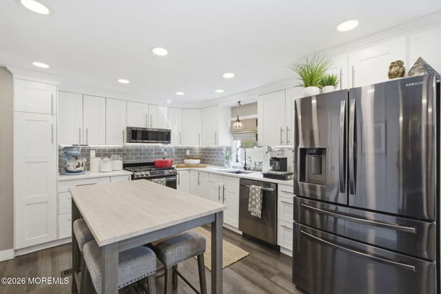 70 Deer Way, Manalapan, NJ 07726