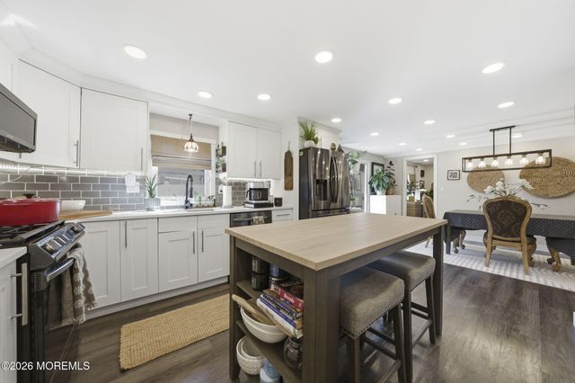 70 Deer Way, Manalapan, NJ 07726