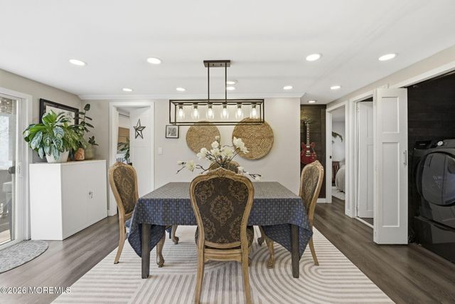70 Deer Way, Manalapan, NJ 07726