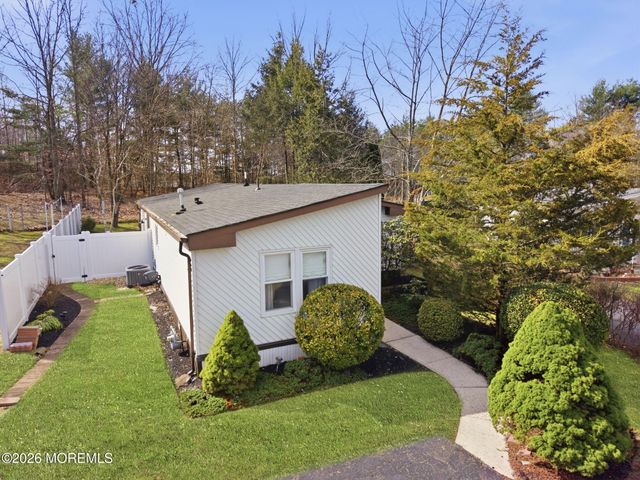 70 Deer Way, Manalapan, NJ 07726