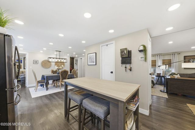 70 Deer Way, Manalapan, NJ 07726