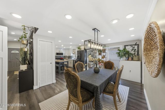 70 Deer Way, Manalapan, NJ 07726