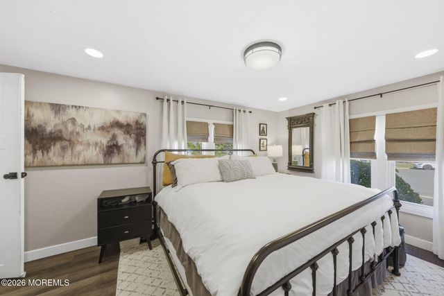 70 Deer Way, Manalapan, NJ 07726