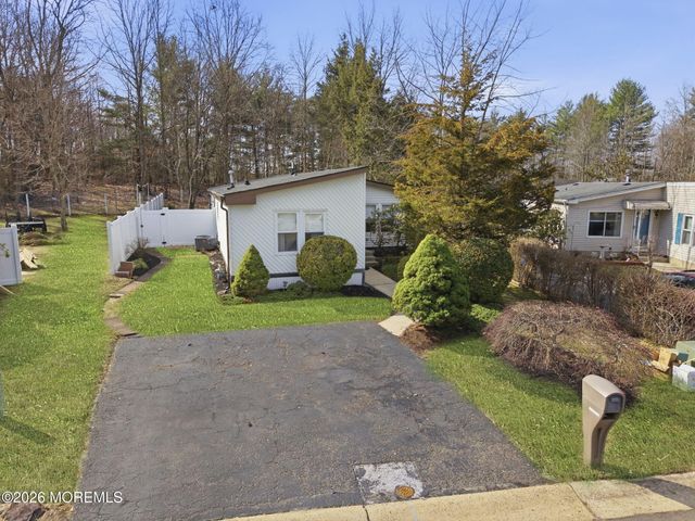 70 Deer Way, Manalapan, NJ 07726
