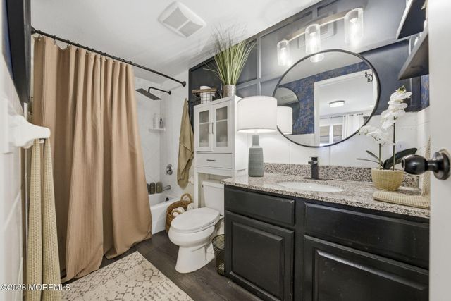 70 Deer Way, Manalapan, NJ 07726