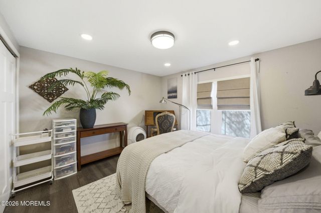 70 Deer Way, Manalapan, NJ 07726
