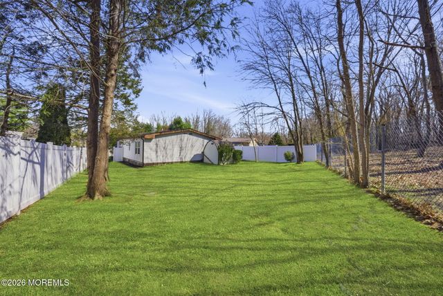 70 Deer Way, Manalapan, NJ 07726