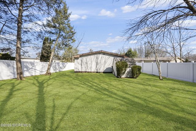 70 Deer Way, Manalapan, NJ 07726