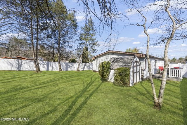 70 Deer Way, Manalapan, NJ 07726