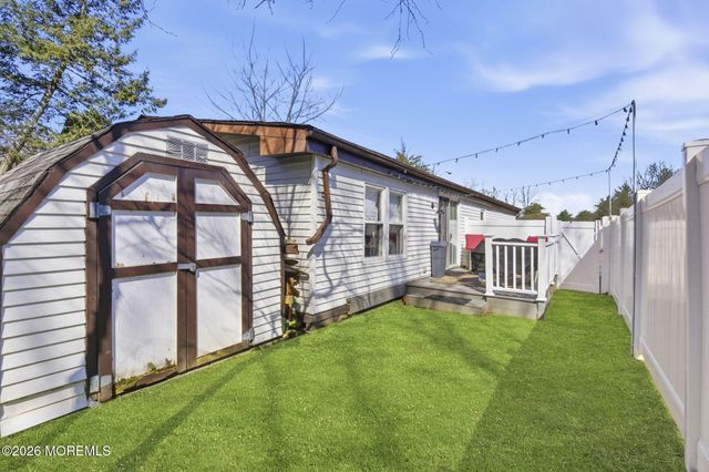 70 Deer Way, Manalapan, NJ 07726
