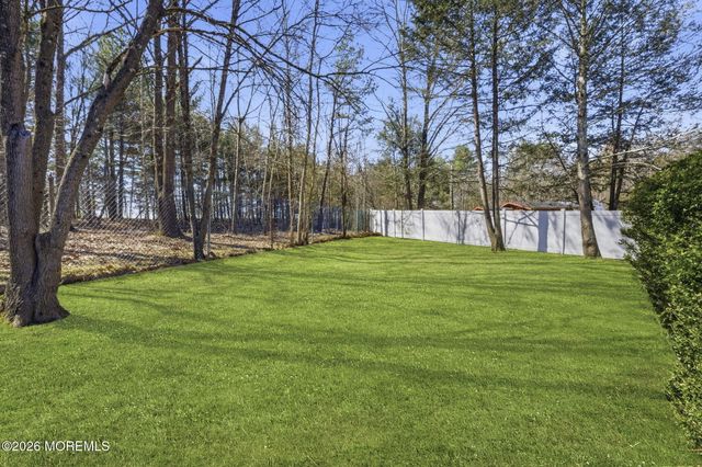 70 Deer Way, Manalapan, NJ 07726