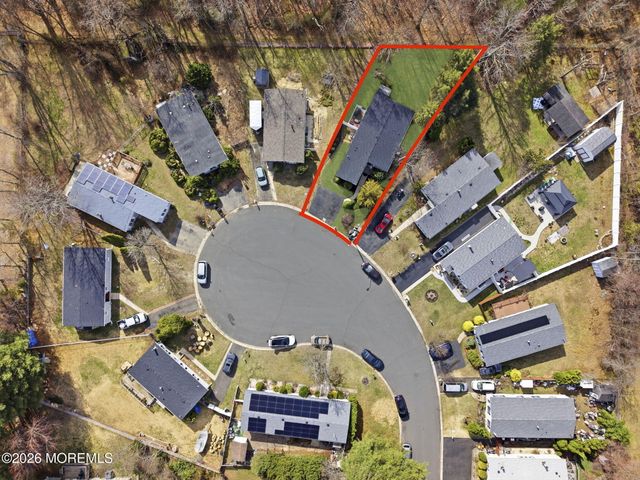 70 Deer Way, Manalapan, NJ 07726