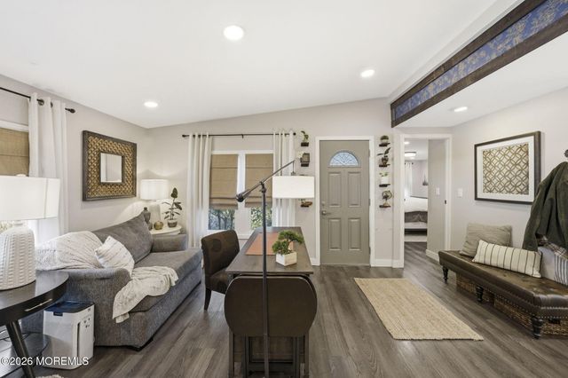 70 Deer Way, Manalapan, NJ 07726